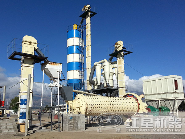 球磨機(jī)磨礦現(xiàn)場