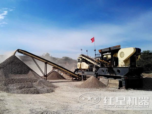 建筑垃圾移動(dòng)破碎站作業(yè)現(xiàn)場