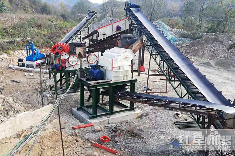 箱式破碎機(jī)制砂現(xiàn)場(chǎng)實(shí)拍圖 箱式破碎機(jī)制砂現(xiàn)場(chǎng)實(shí)拍圖