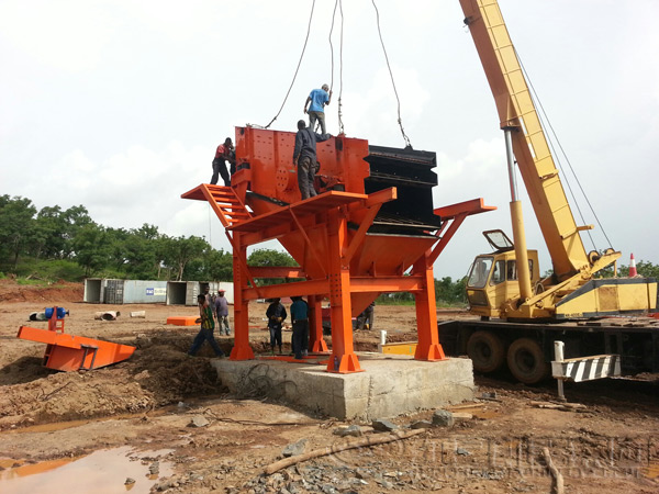 振動篩安裝現(xiàn)場 振動篩安裝現(xiàn)場