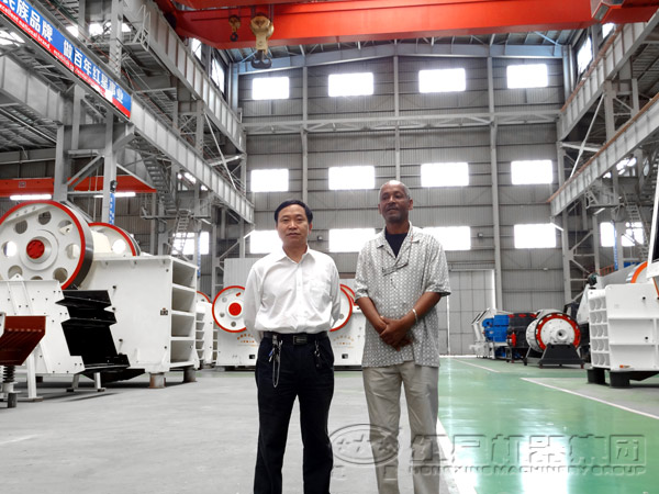 河南粗碎機(jī)客戶廠家圖