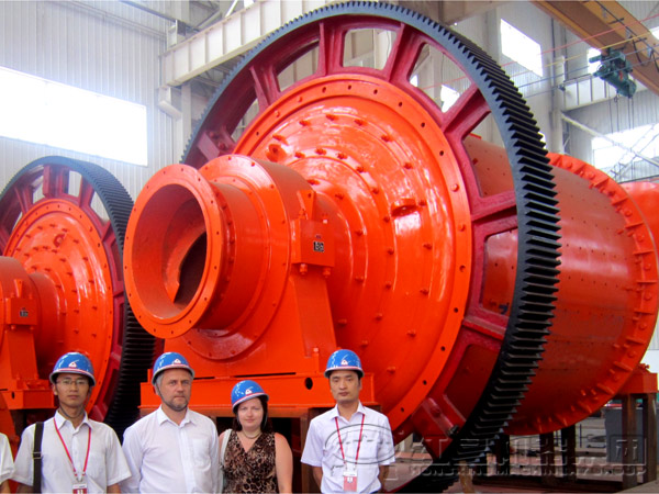 鋼渣球磨機(jī)客戶(hù)合影