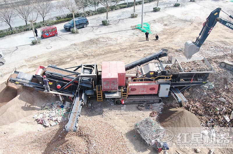 建筑廢料粉碎機(jī)工作現(xiàn)場圖片