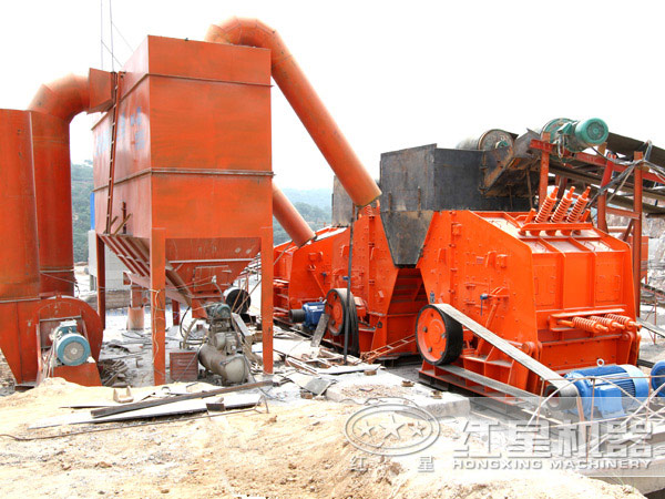 反擊式破碎機現(xiàn)場圖 反擊式破碎機現(xiàn)場圖
