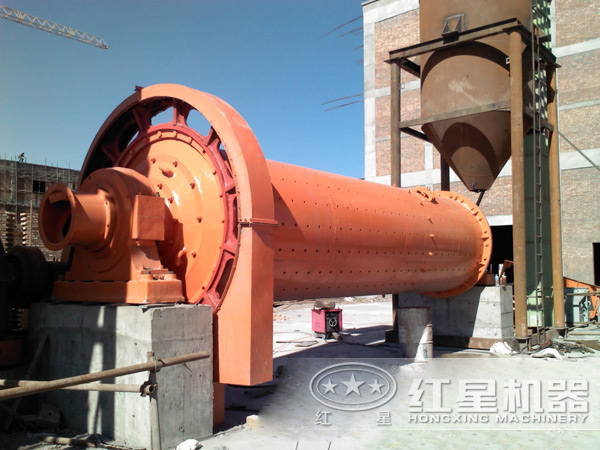 大型球磨機現(xiàn)場圖