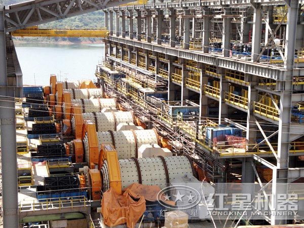 石灰石棒磨機加工現(xiàn)場 石灰石棒磨機加工現(xiàn)場