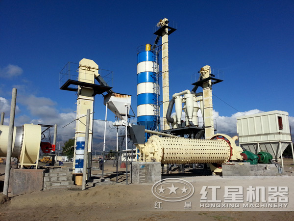 節(jié)能球磨機現(xiàn)場工作圖 節(jié)能球磨機現(xiàn)場工作圖