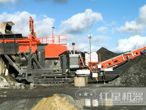 移動(dòng)破碎機(jī)現(xiàn)場(chǎng)圖 移動(dòng)破碎機(jī)現(xiàn)場(chǎng)圖