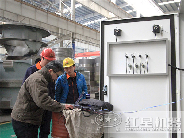 科研人員生產(chǎn)廠區(qū)工作圖