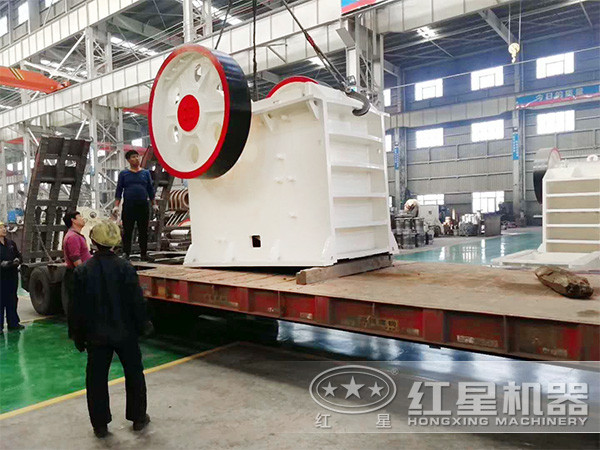 紅星機器的69顎破機現(xiàn)場發(fā)貨