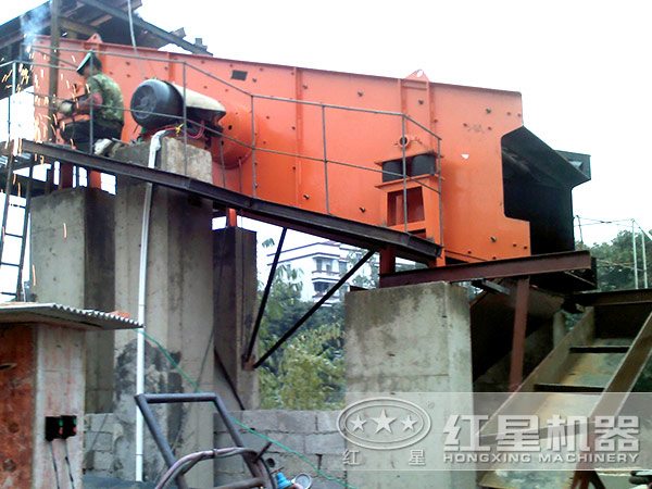 HX振動篩現(xiàn)場工作圖 HX振動篩現(xiàn)場工作圖