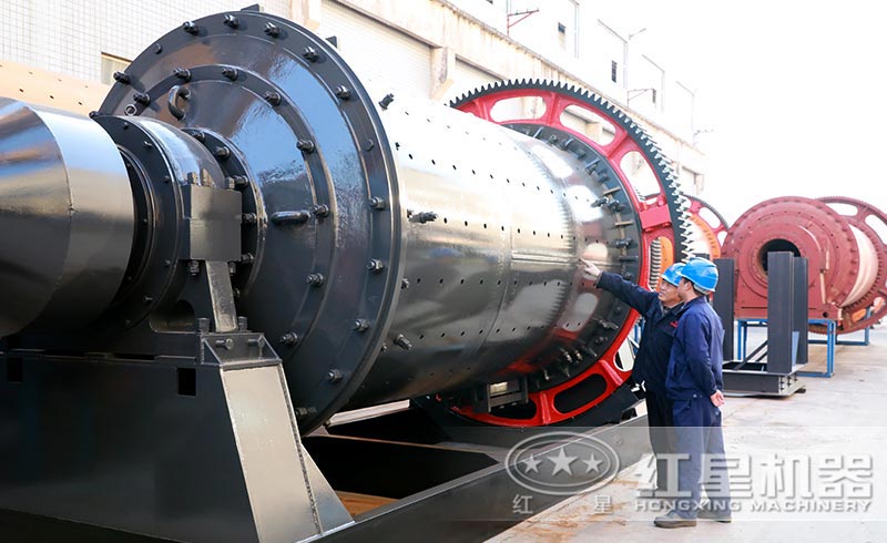 風(fēng)化沙球磨機技術(shù)人員檢驗圖