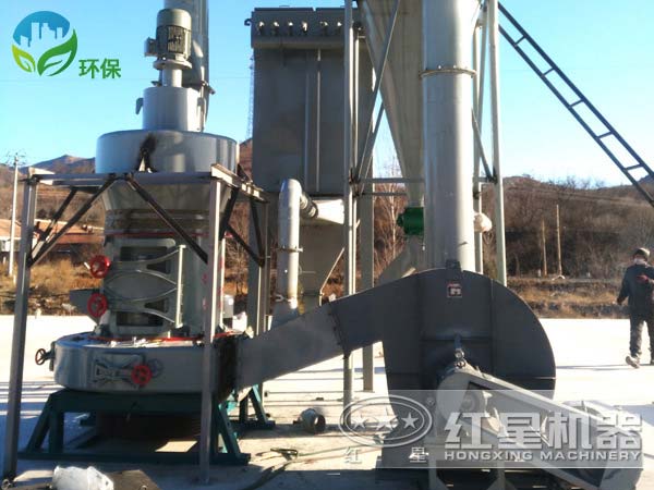 搭配脈沖除塵器的石灰石生產(chǎn)現(xiàn)場(chǎng)