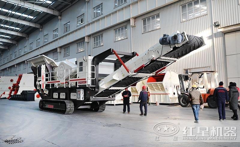 客戶到廠參觀大型磕石機 客戶到廠參觀大型磕石機