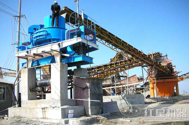 小型碎沙機(jī)-碎石制沙現(xiàn)場