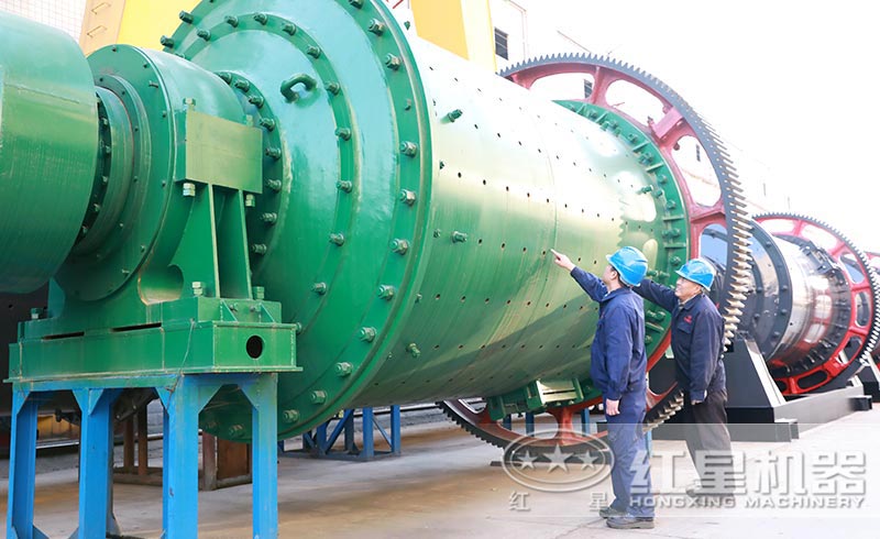 專業(yè)技術人員對成品球磨機進行檢查 專業(yè)技術人員對成品球磨機進行檢查