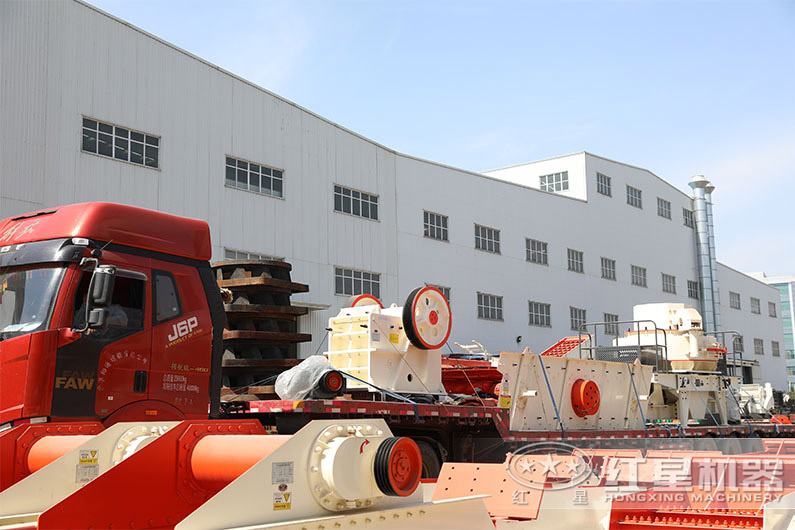 鄭州碎石機(jī)械設(shè)備發(fā)貨現(xiàn)場 鄭州碎石機(jī)械設(shè)備發(fā)貨現(xiàn)場