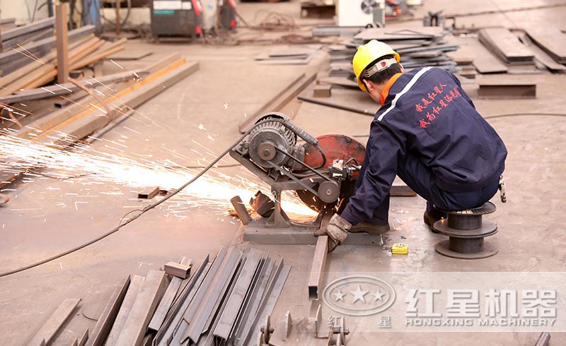 紅星機(jī)器車間工人作業(yè)現(xiàn)場(chǎng)