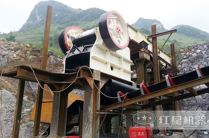 HD德版顎式破碎機現場實拍