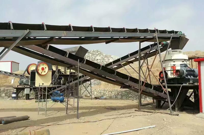 湖南固定式每小時200-300噸花崗巖破碎現(xiàn)場