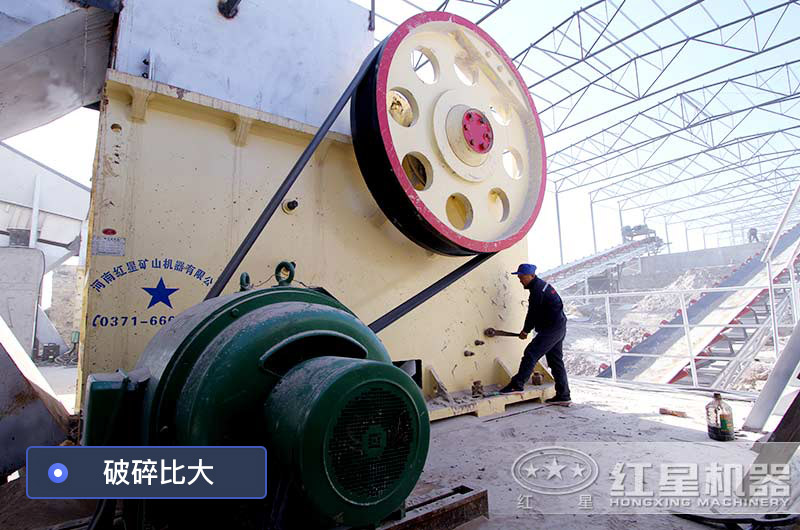 頭破顎式碎石機(jī)加工現(xiàn)場(chǎng)