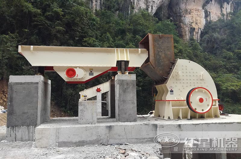 錘式破碎機(jī)現(xiàn)場(chǎng)