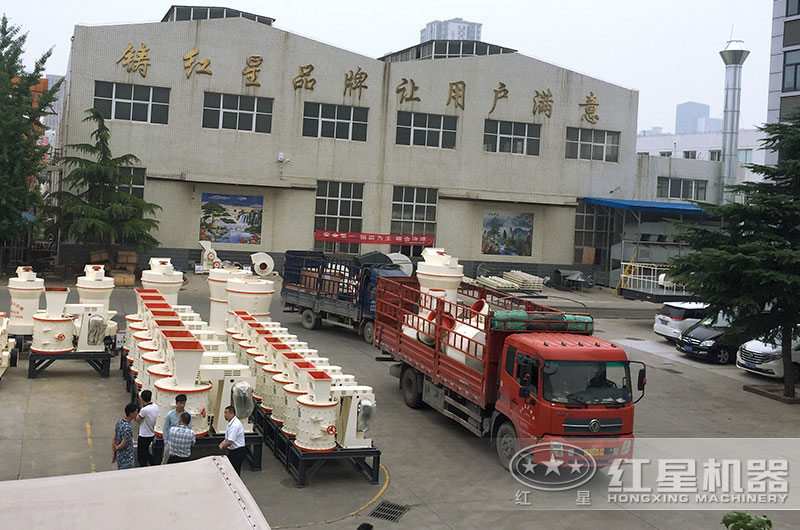 雷蒙磨粉機發(fā)貨現場