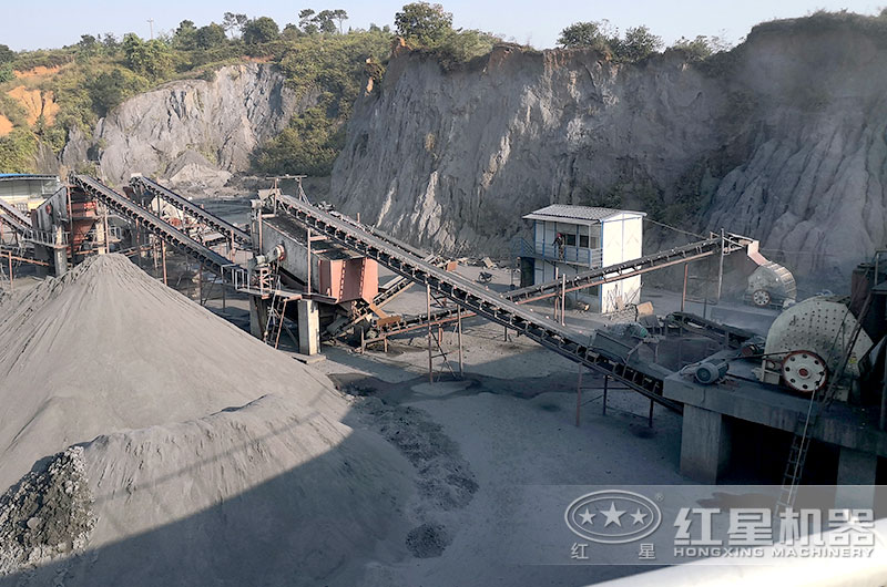 大型破碎機(jī)設(shè)備生產(chǎn)現(xiàn)場(chǎng) 大型破碎機(jī)設(shè)備生產(chǎn)現(xiàn)場(chǎng)