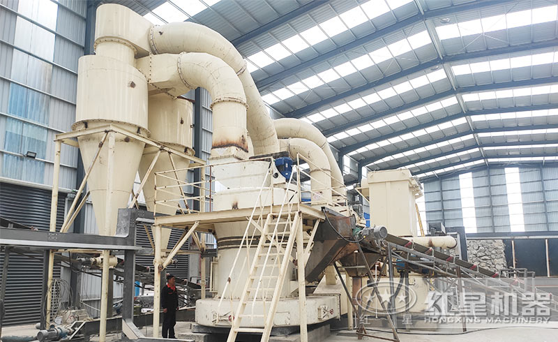 雷蒙磨粉機生產(chǎn)現(xiàn)場 雷蒙磨粉機生產(chǎn)現(xiàn)場