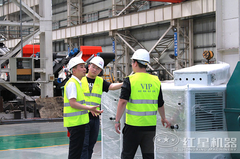 客戶到車間近距離考察設(shè)備 客戶到車間近距離考察設(shè)備