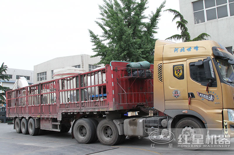 超細粉磨機裝車完畢、準備發(fā)貨