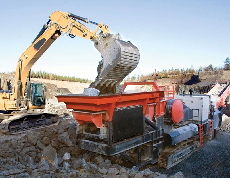 四川鐵礦石移動(dòng)破碎現(xiàn)場(chǎng)